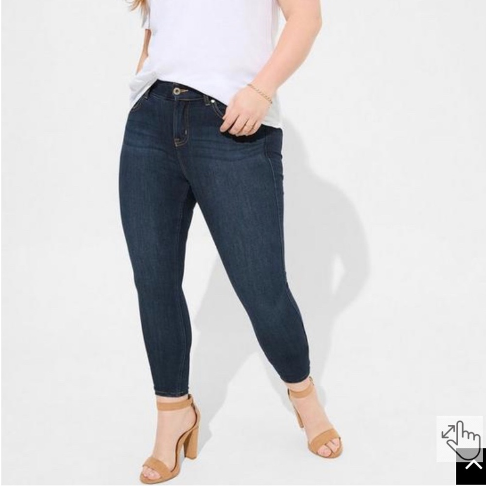 Torrid Bombshell skinny jeans BNWOT